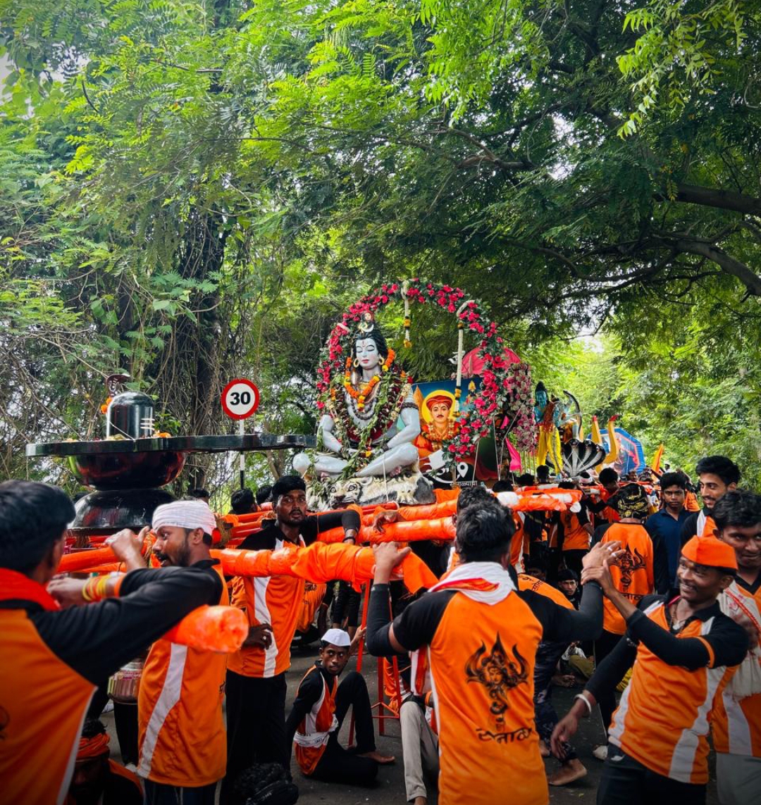 सोनाळा येथे महाकाल ग्रुप तर्फे भव्य कावड यात्रेचे आयोजन
