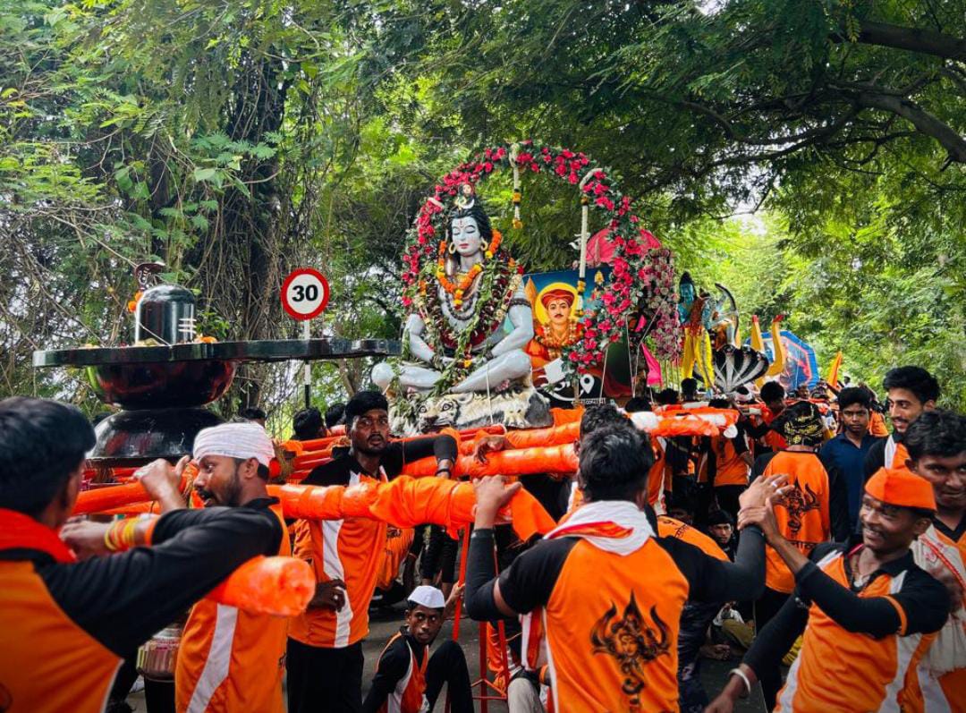 सोनाळा येथे महाकाल ग्रुप तर्फे भव्य कावड यात्रेचे आयोजन