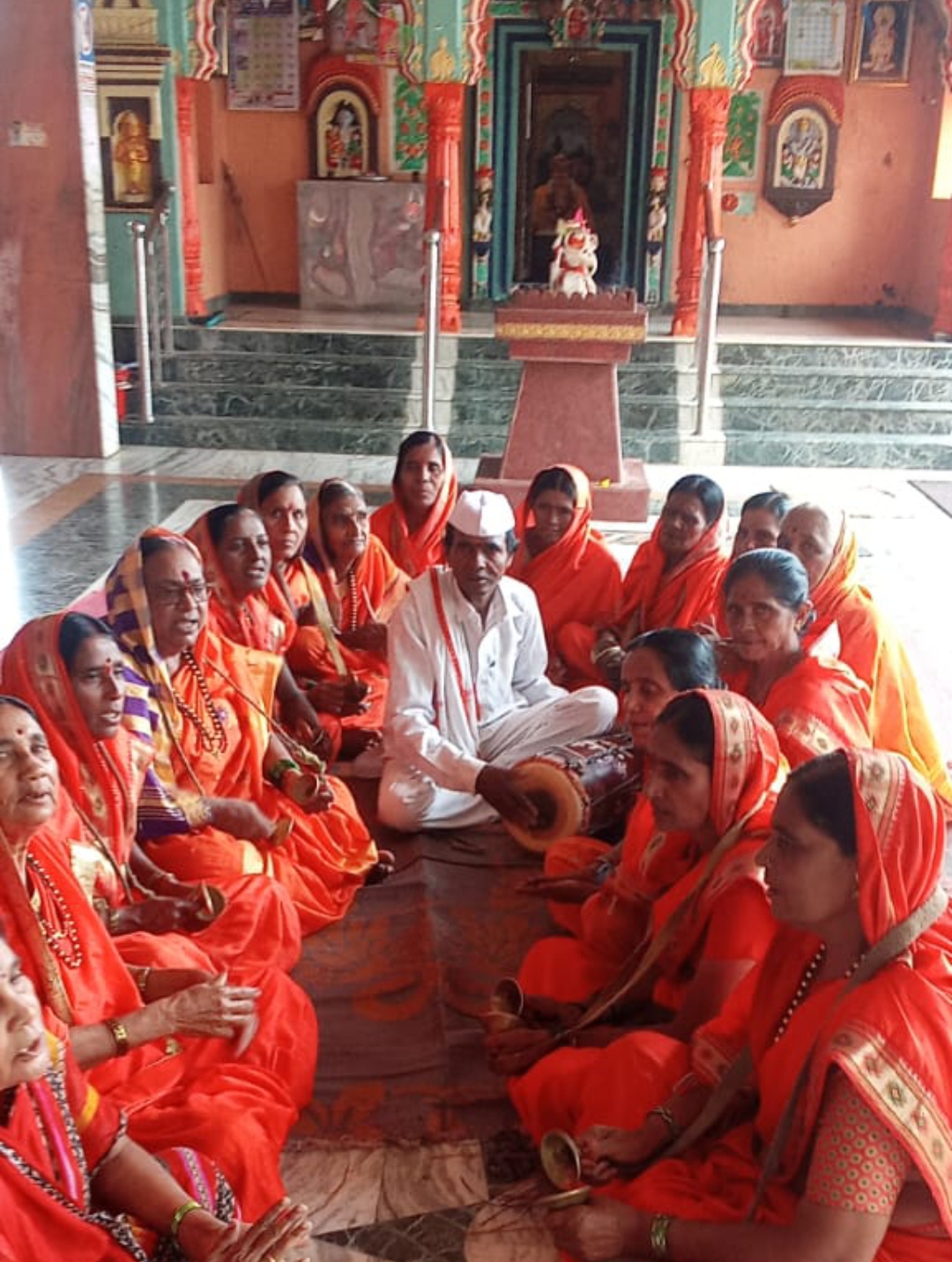 श्री संत सोनाजी महाराज महिला भजनी मंडळाचा भव्य भजन कार्यक्रम संपन्न