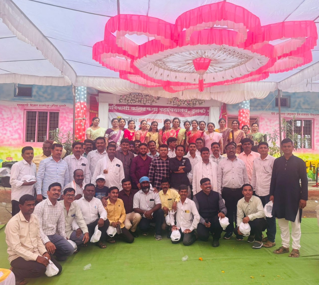 आदिवासी विदयालय टुनकी 2001-2002 वर्ष 12वी चे शिक्षण घेऊन घडले माणिक मोती